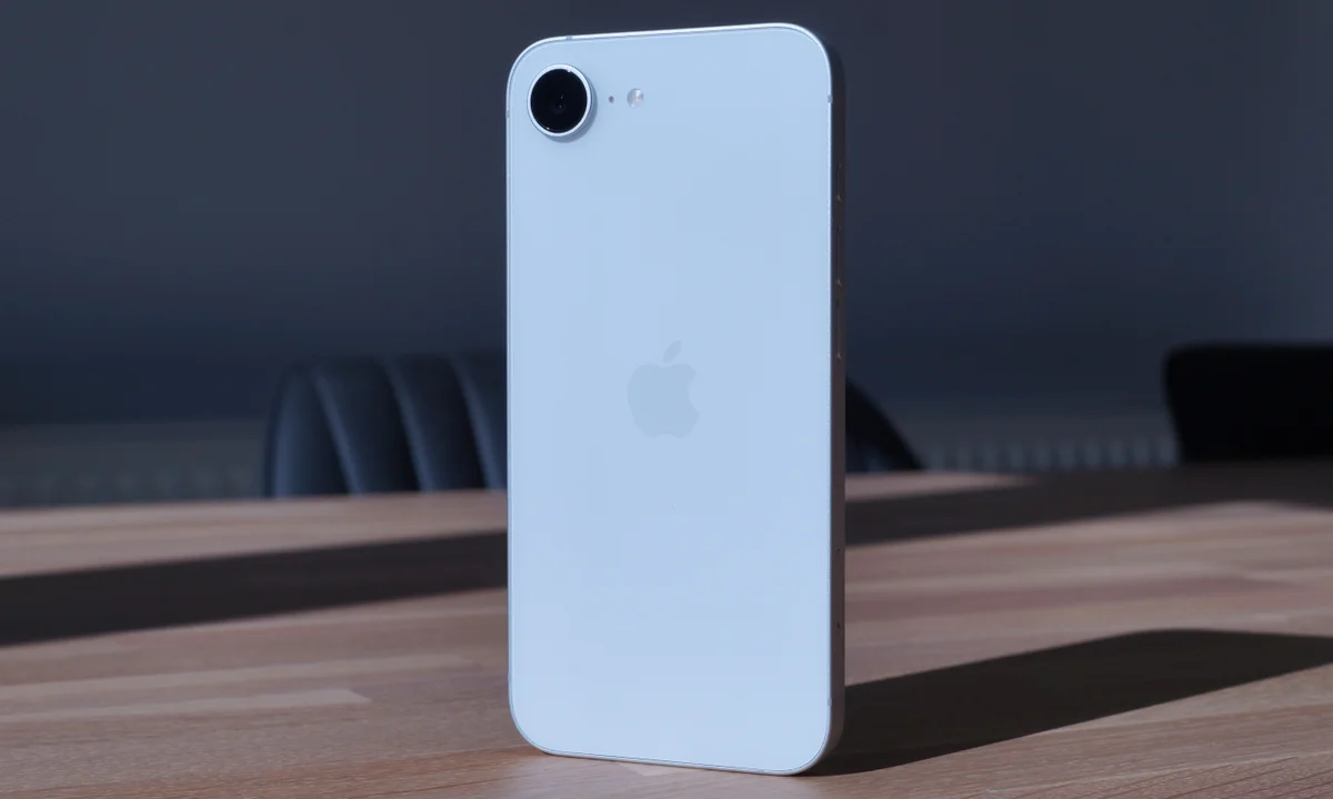 Apple iPhone 16e