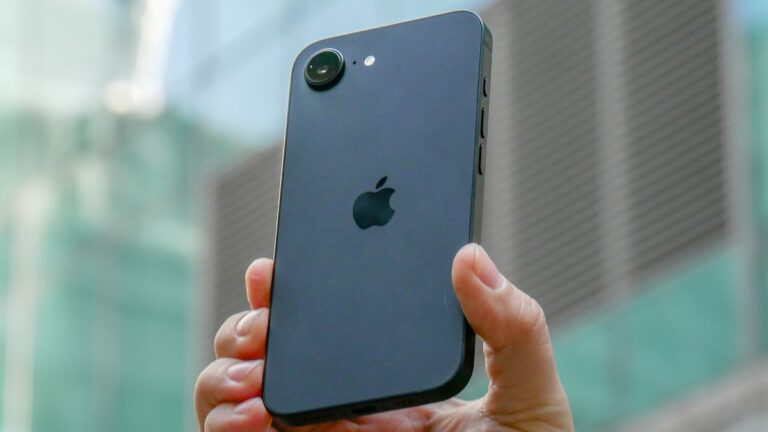 Apple iPhone 16e: A Stylish Powerhouse in Your Hands from ₹75,000