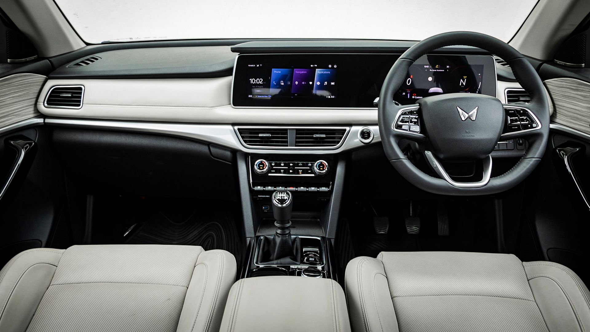 XUV700 SUV