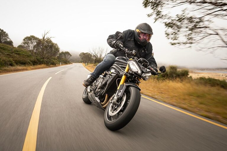 2025 Triumph Speed Triple 1200 RS: जब रफ्तार हो स्टाइलिश और पावर हो जबरदस्त