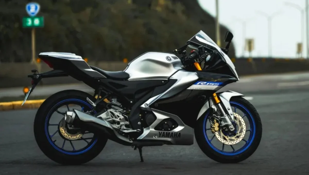 Yamaha R15 V4