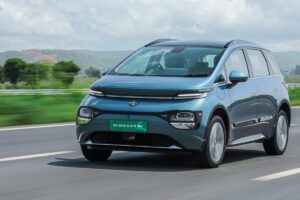 MG Windsor EV 449km रेंज, 15.6 इंच स्क्रीन और लग्ज़री फीचर्स, कीमत 12 लाख से शुरू