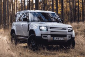 पावर और सेफ्टी का संगम Euro NCAP 5 स्टार रेटिंग वाली Defender, कीमत 2.59 करोड़ तक