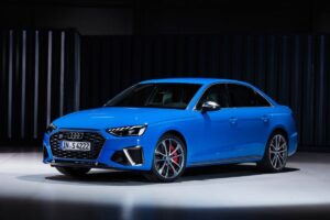 तीन जोन क्लाइमेट कंट्रोल, 10.1 इंच MMI टच और जेस्चर बूट के साथ Audi A4, 46.99 लाख से