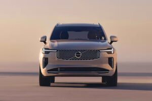 Volvo XC90 आठ एयरबैग्स, ADAS सुरक्षा, क्रॉस ट्रैफिक अलर्ट और शानदार ड्राइविंग,1.04 करोड़