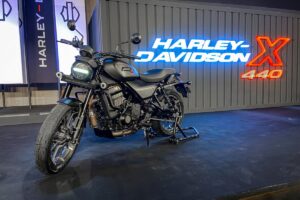 Harley Davidson X440 Vivid डायमंड कट अलॉय व्हील्स, ब्लूटूथ नेविगेशन और प्रीमियम स्टाइल, 2.59 लाख