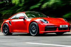 नई Porsche 911 LED हेडलाइट्स, OLED टेललैंप्स और 4.06 करोड़ तक की प्रीमियम रेंज