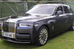 Rolls Royce Phantom Magic Carpet Ride टेक्नोलॉजी, लेज़र हेडलाइट्स और कीमत 9.50 करोड़