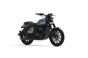 Yezdi Roadster Savage Green 2,04,641 में 320mm फ्रंट डिस्क, ट्यूबलेस टायर्स और क्लासिक रोडस्टर डिज़ाइन के साथ