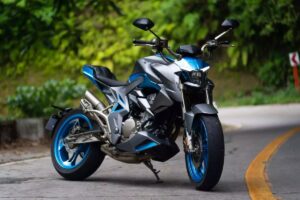 Zontes 350R Blue 2,57,214 में फुल LED लाइटिंग, 5 इंच LCD डिस्प्ले और कीलेस स्टार्ट के साथ दमदार राइड