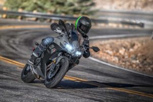 नई Lime Green Kawasaki Ninja 650 एग्रेसिव लुक और 67bhp पावर के साथ, 7.76 लाख