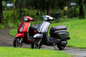 iVOOMi Jeet X 2kWh बैटरी, 100km रेंज और स्मार्टफोन चार्जिंग कीमत 84,999