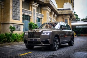 Rolls Royce Cullinan 6.5L V12 इंजन और 563bhp पावर वाली लग्जरी SUV, कीमत 6.57 करोड़