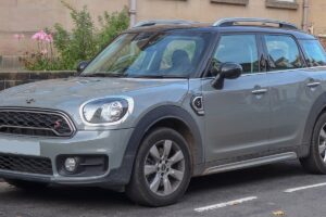 MINI Countryman 2.0L पेट्रोल इंजन और 189bhp पावर वाली प्रीमियम SUV, कीमत 45.50 लाख