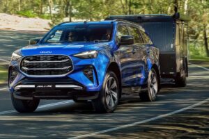 34.53 लाख से शुरू Isuzu MU X बाय LED हेडलैंप्स, 18 इंच अलॉय व्हील्स और प्रीमियम इंटीरियर