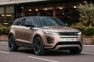 Range Rover मसाज सीट्स और 35 स्पीकर मेरिडियन साउंड सिस्टम, कीमत 4.66 करोड़ तक