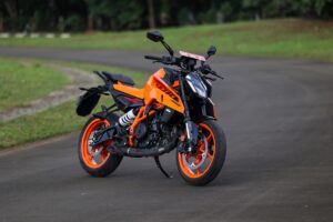 KTM 390 Duke 44.25bhp पावर, क्विकशिफ्टर और राइड मोड्स के साथ, कीमत 2.98 लाख से शुरू