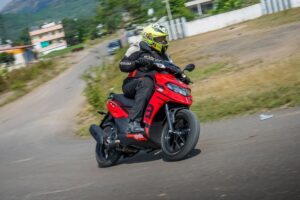 Aprilia SR 160 cc BS6 इंजन, डिजिटल इंस्ट्रूमेंट क्लस्टर और LED हेडलाइट के साथ, कीमत 1,21,464
