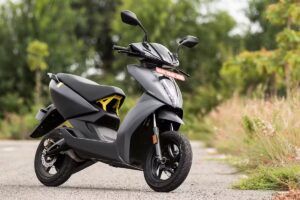 Ather 450S स्मार्ट LED डिस्प्ले, चार राइड मोड और 90 km रेंज, कीमत 23,703