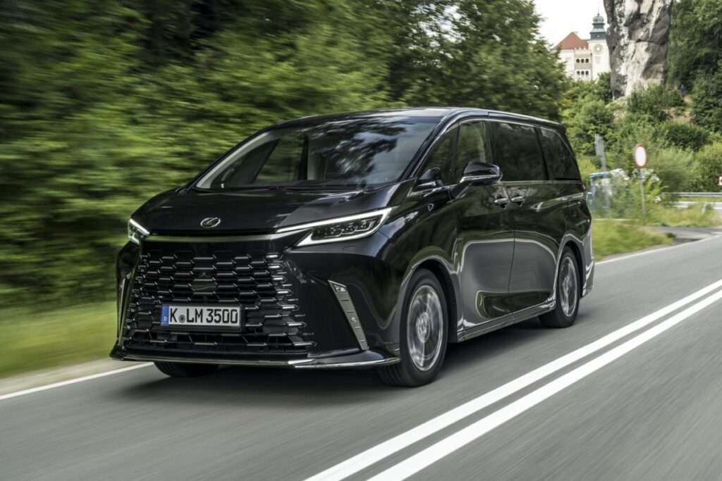 Lexus LM