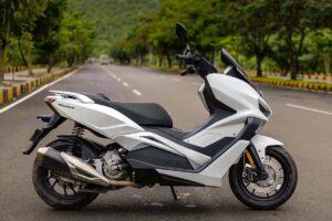 Keeway Vieste 300 278cc पावर, LED लाइट और कीलेस ऑपरेशन, कीमत 3,02,265